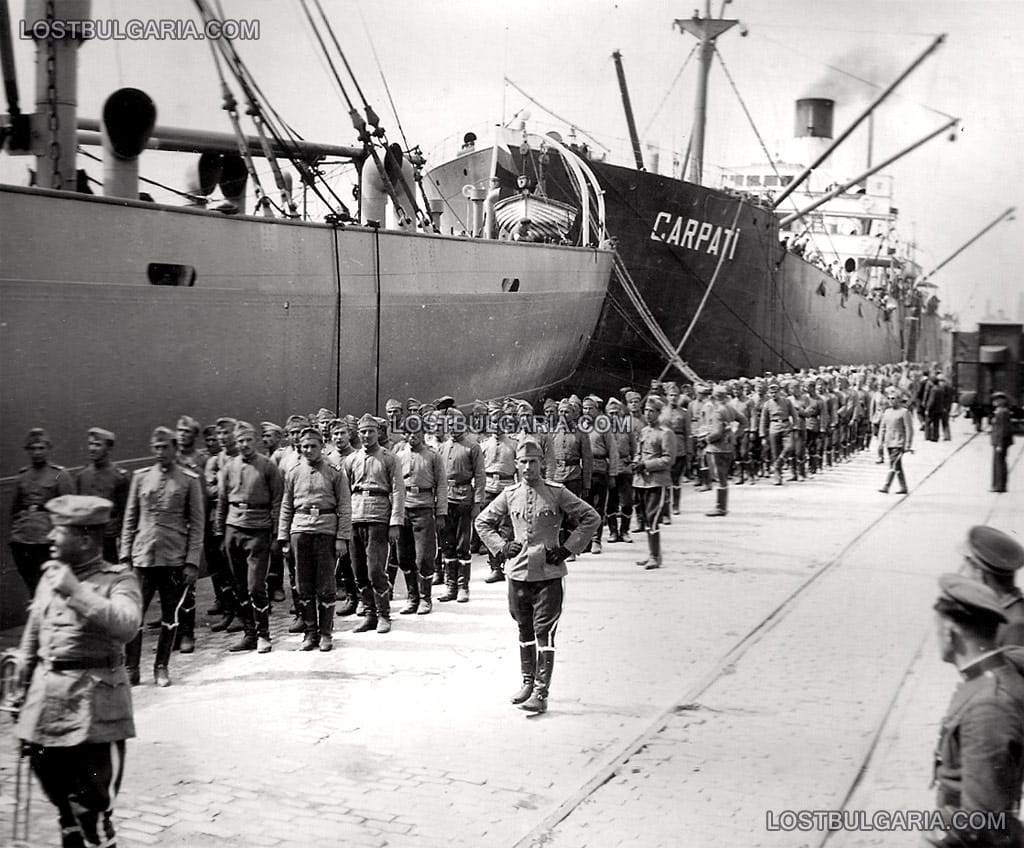 Заминаването на Гвардейския на Н.В. Конен полк с парахода "Варна" от пристанище Варна за присъединяването на Южна Добруджа, 18 септември 1940 г.