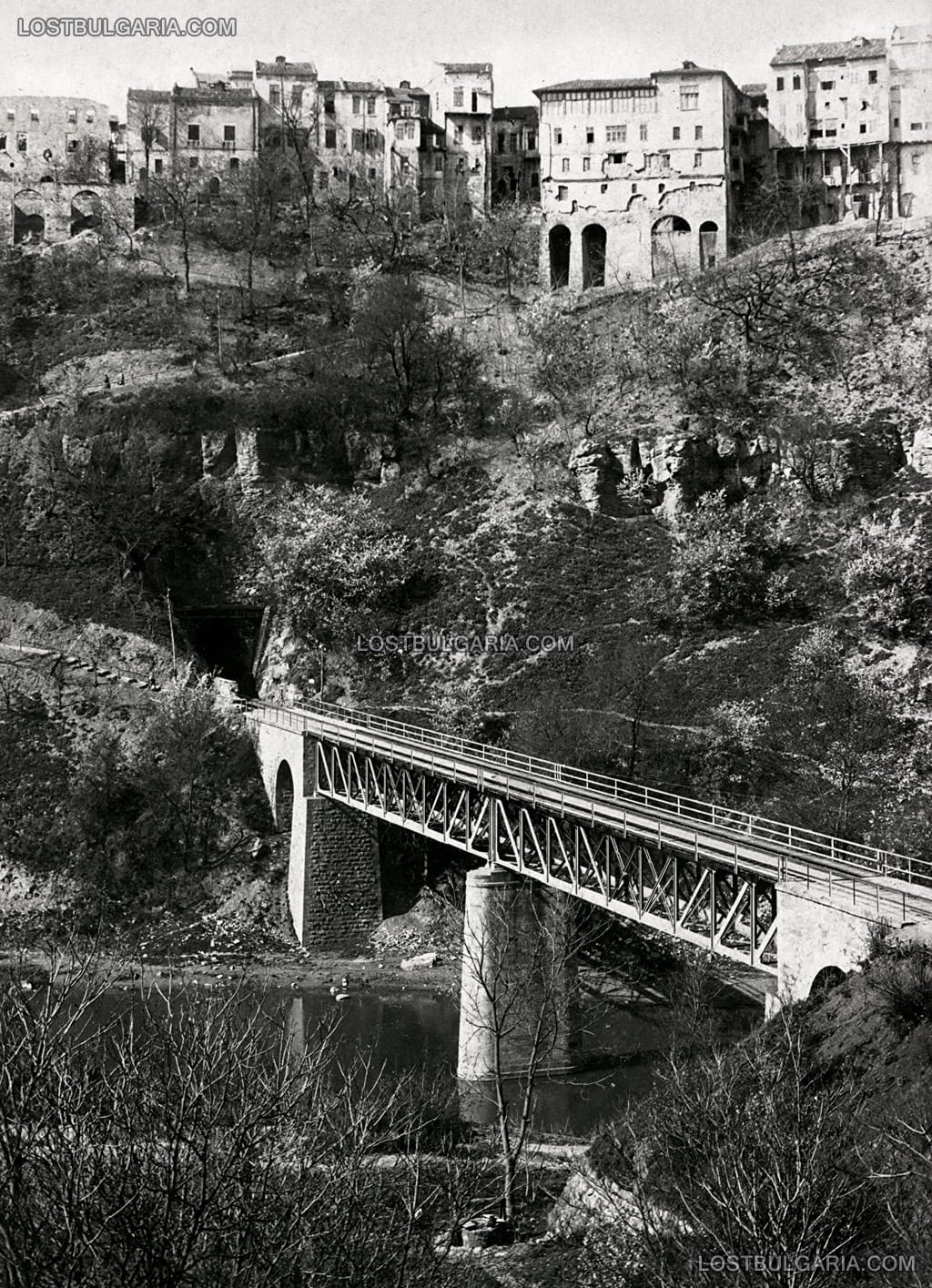 Изглед към Велико Търново и железопътния мост над река Янтра, 20-те години на ХХ век