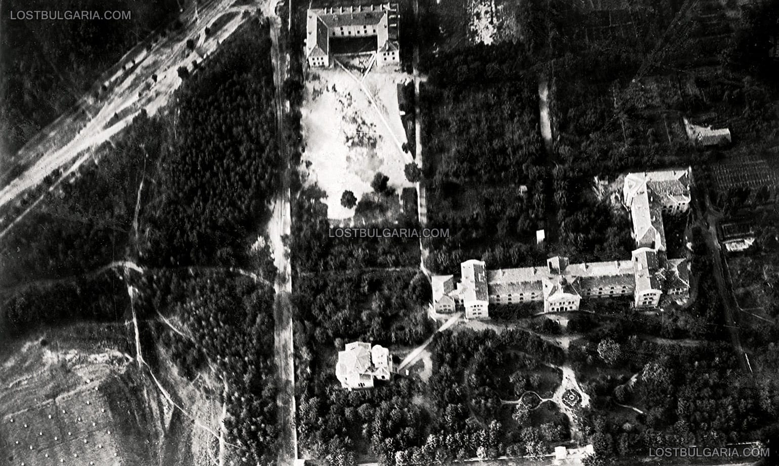 Софийската духовна семинария и прилежащият и парк, снимка от въздуха на височина 500 метра, 1929 г.