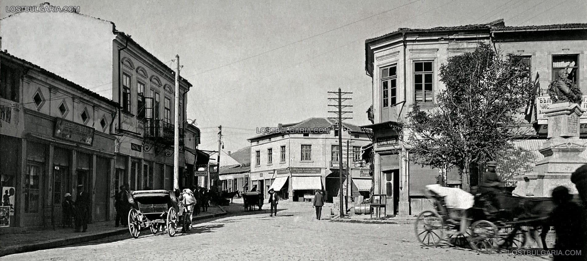 Горна Оряховица, улица "Лясковска", в дясно паметника на Георги Измирлиев - Македончето, 20-те години на ХХ век