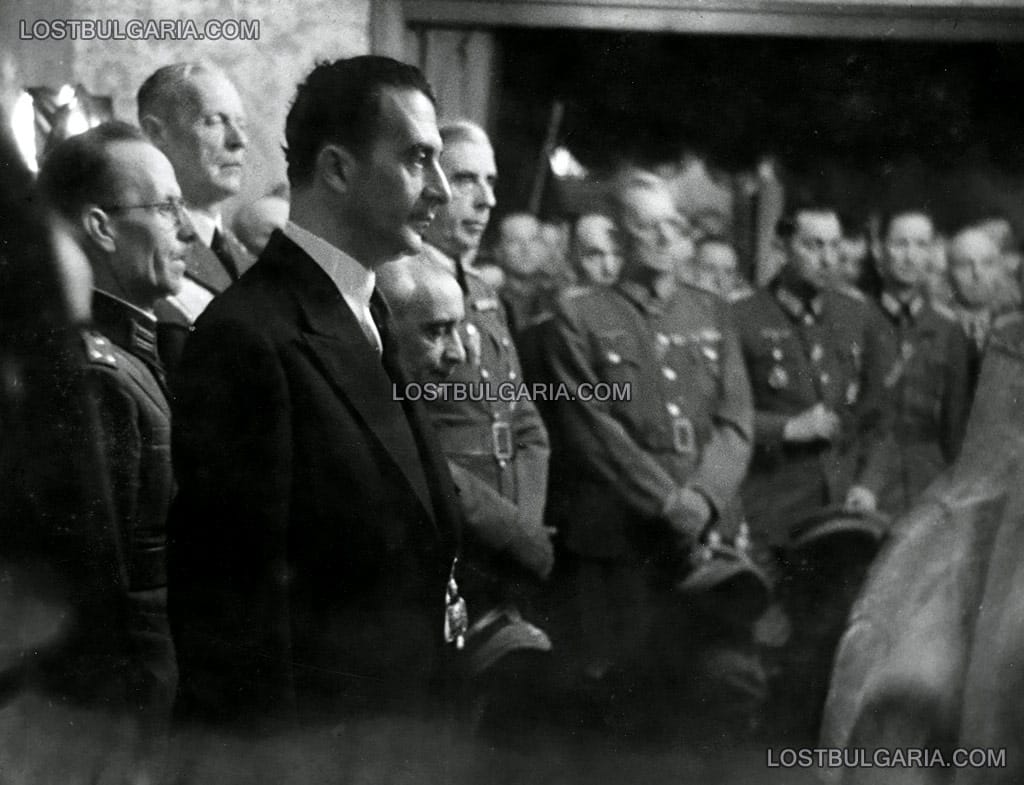 Панихида за Н.В.Цар Борис III, отслужена в деня на погребението му - по време на службата в сградата на легацията, в центъра (зад мъжа с черния костюм) е контраадмирал Сава Николов Иванов - офицер за свръзка с германското командване, Българската легация в Белград, 5-ти септември 1943 г.