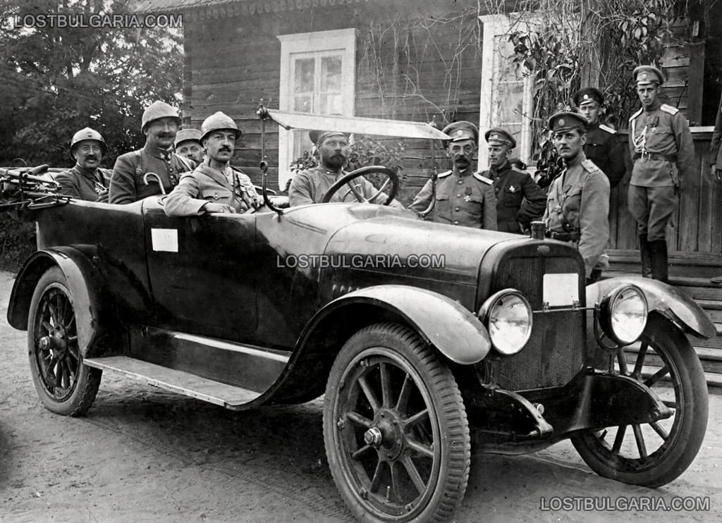 Делегация от френски щабни офицери на посещение в щаб на съюзната руска армия, неизвестно къде, 1914 г.