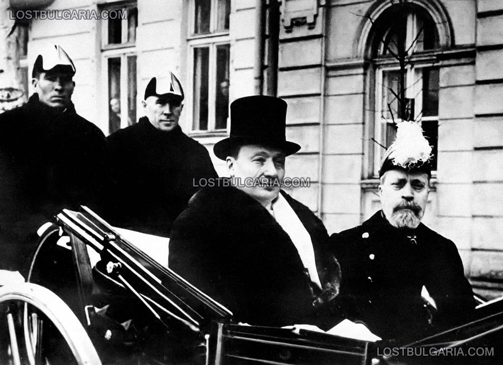 Началникът на канцеларията на Цар Борис Павел Груев (дясно) и американският посланик Джордж Ърл III (George Howard Earle III), София 1940 г.
