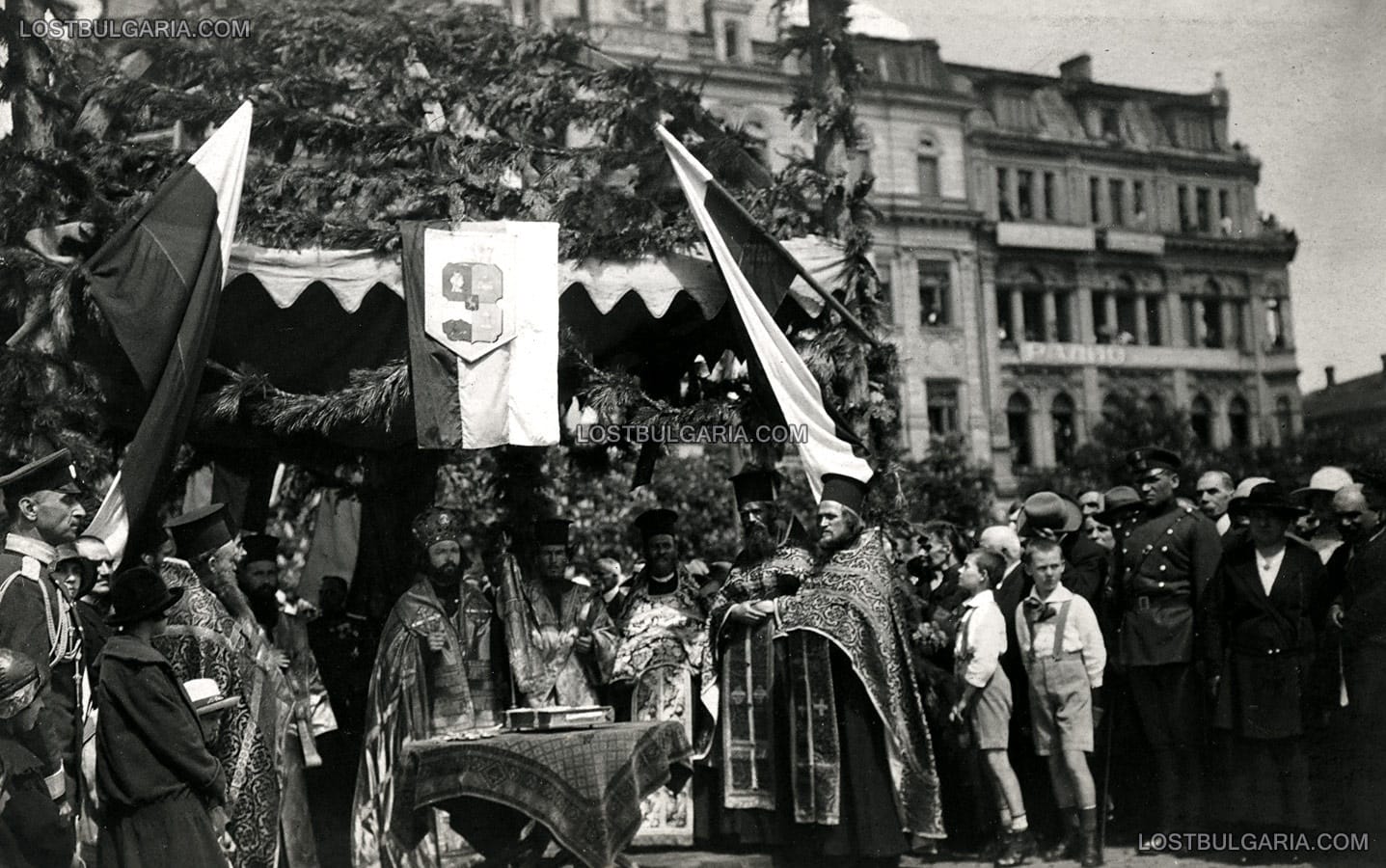 Отслужване на света литургия по случай деня на София, площад "Александър I", 30-те години на ХХ век
