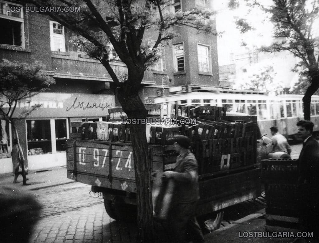 София, сладкарница "Люляци" на улица "Граф Игнатиев", началото на 60-те години на ХХ век