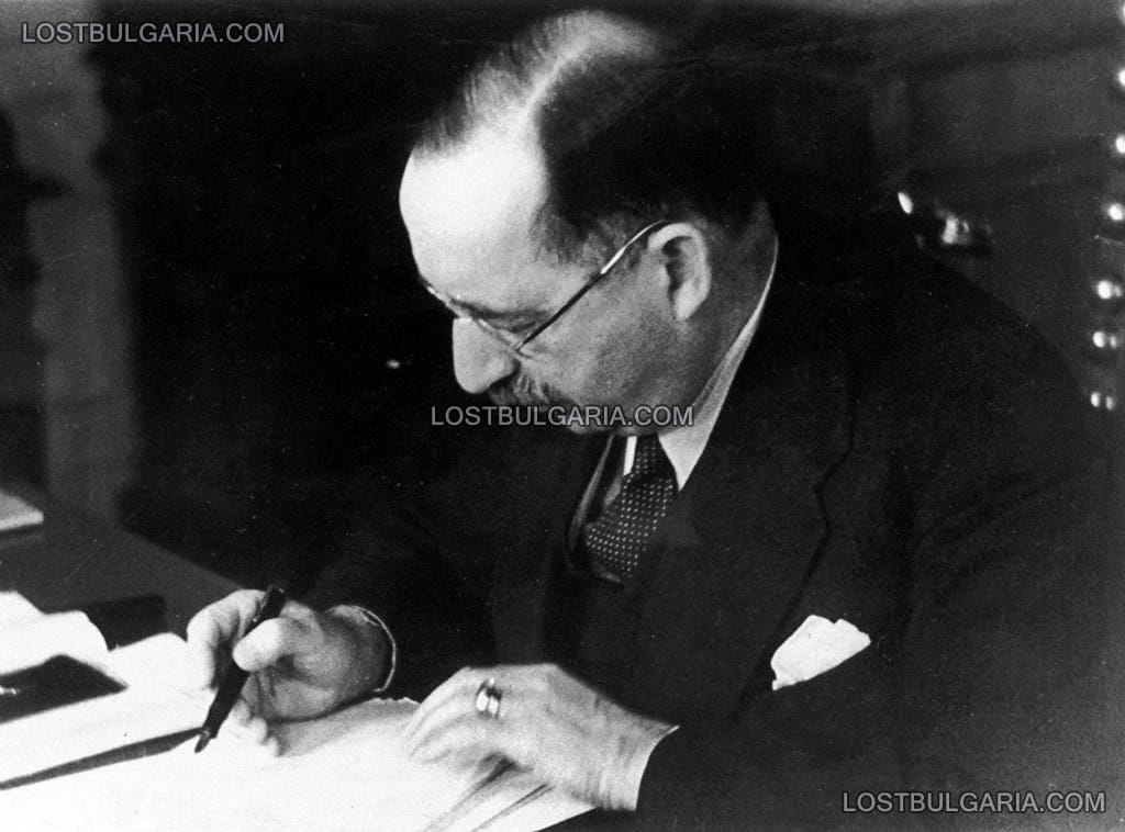Министър-председателят проф. Богдан Филов в работния си кабинет в София, 2 март 1943 г.