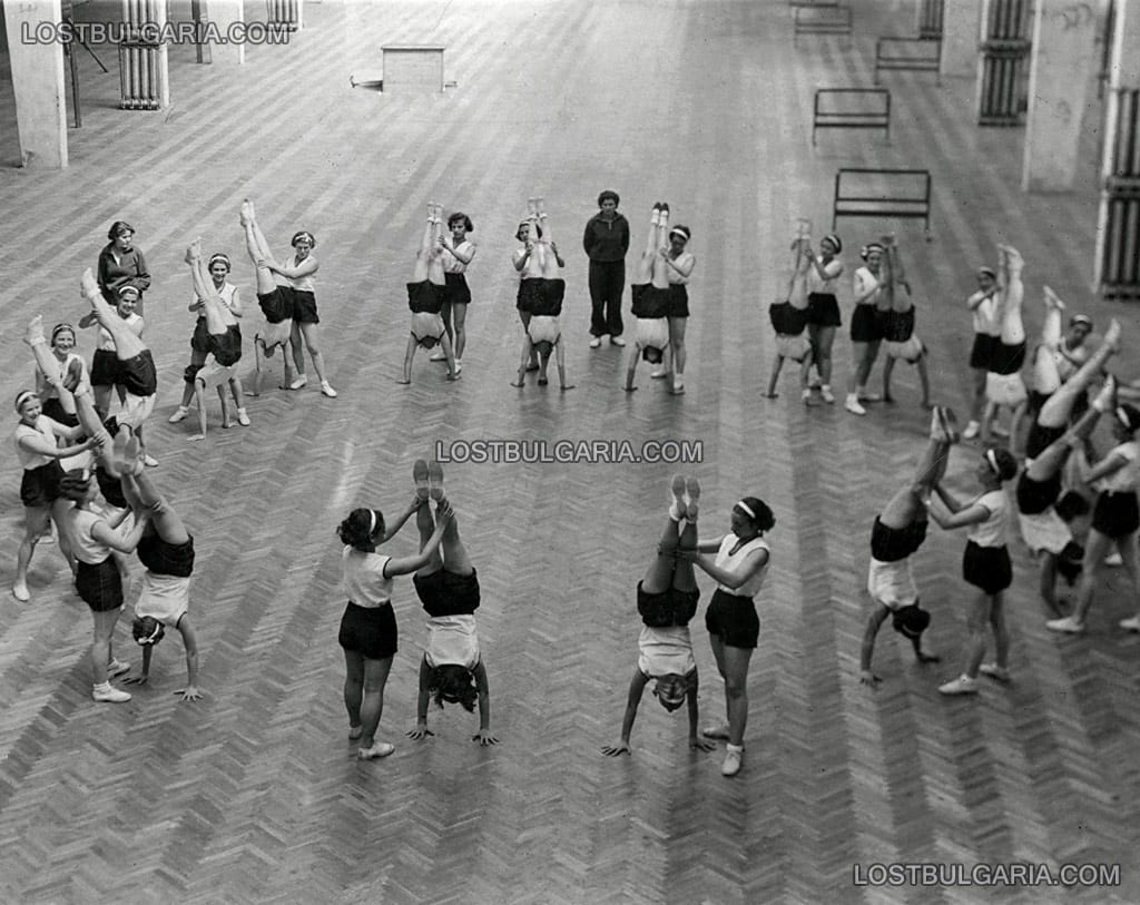 Държавен курс по телесно възпитание в салона на Софийска окръжна жандармерия, "Арсенала" 1935 г.