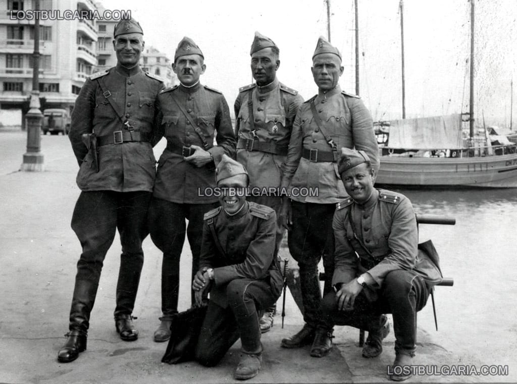Български офицери на пристанището в Солун, 1942 г.