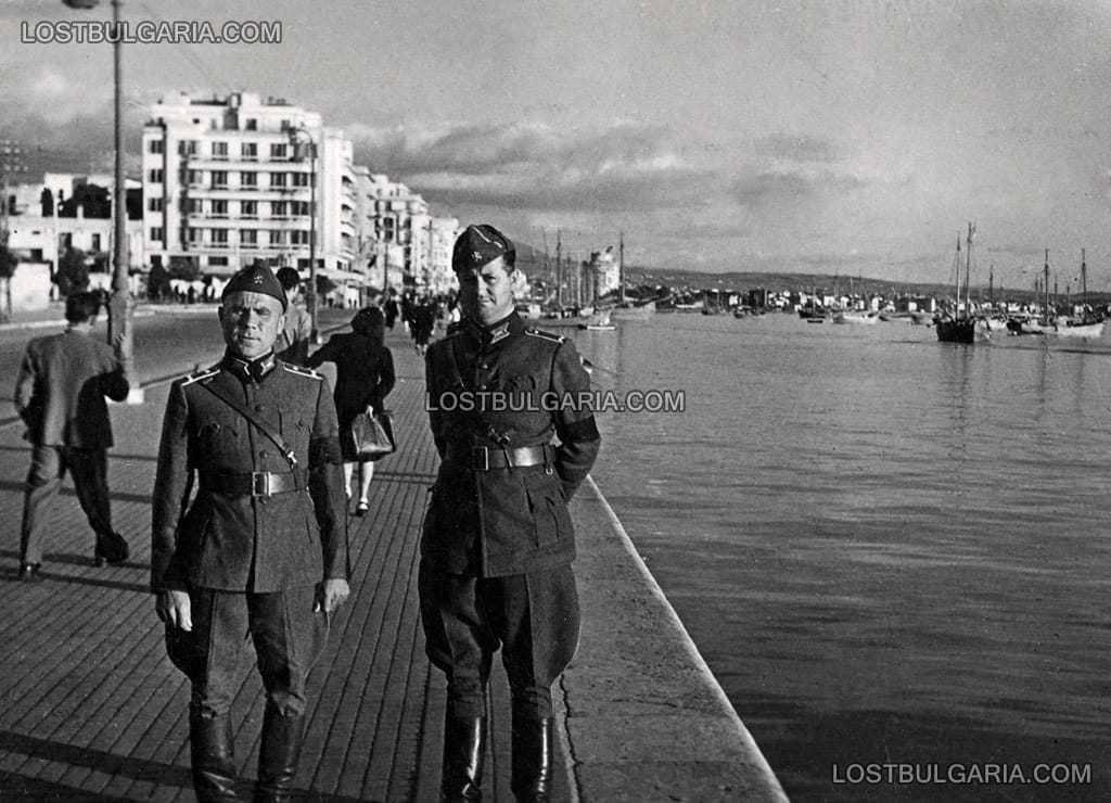 Български офицери на пристанището в Солун, септември 1943 г.