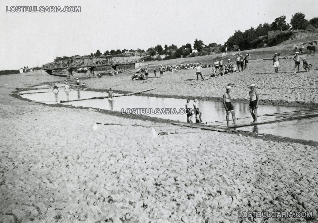 Надписана: "август, 1935 г. - село Белене"