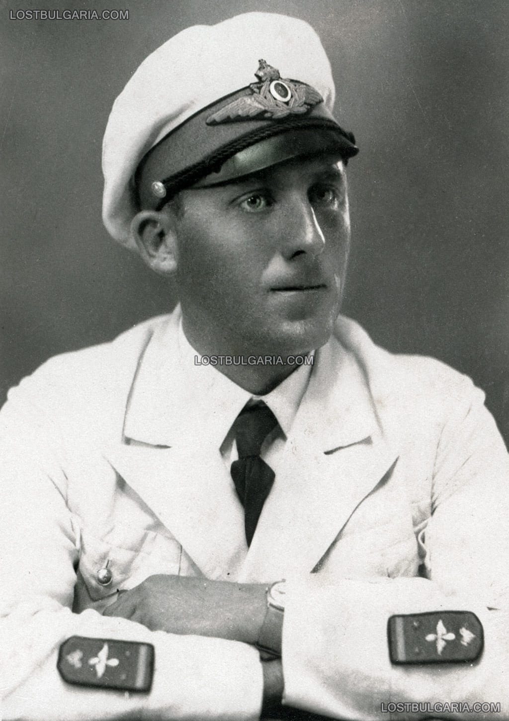 Портрет на авиатор в униформа, летище Пловдив 1934 г.