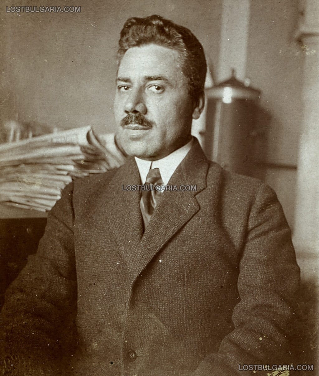 Портрет на Тодор Николов (1875-1923), ботаник - един от първите наши изследователи на растителната хистология, ембриология и физиология, преподавател в земеделското училище "Образцов чифлик", близо до Русе, 1909 г.
