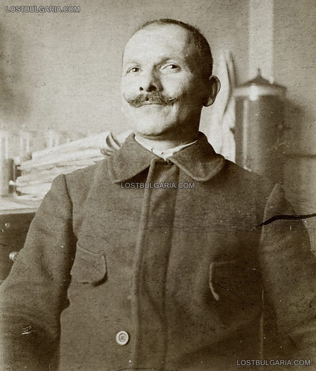 Вероятно работник в земеделското училище или опитната станция "Образцов чифлик", близо до Русе, 1909 г.