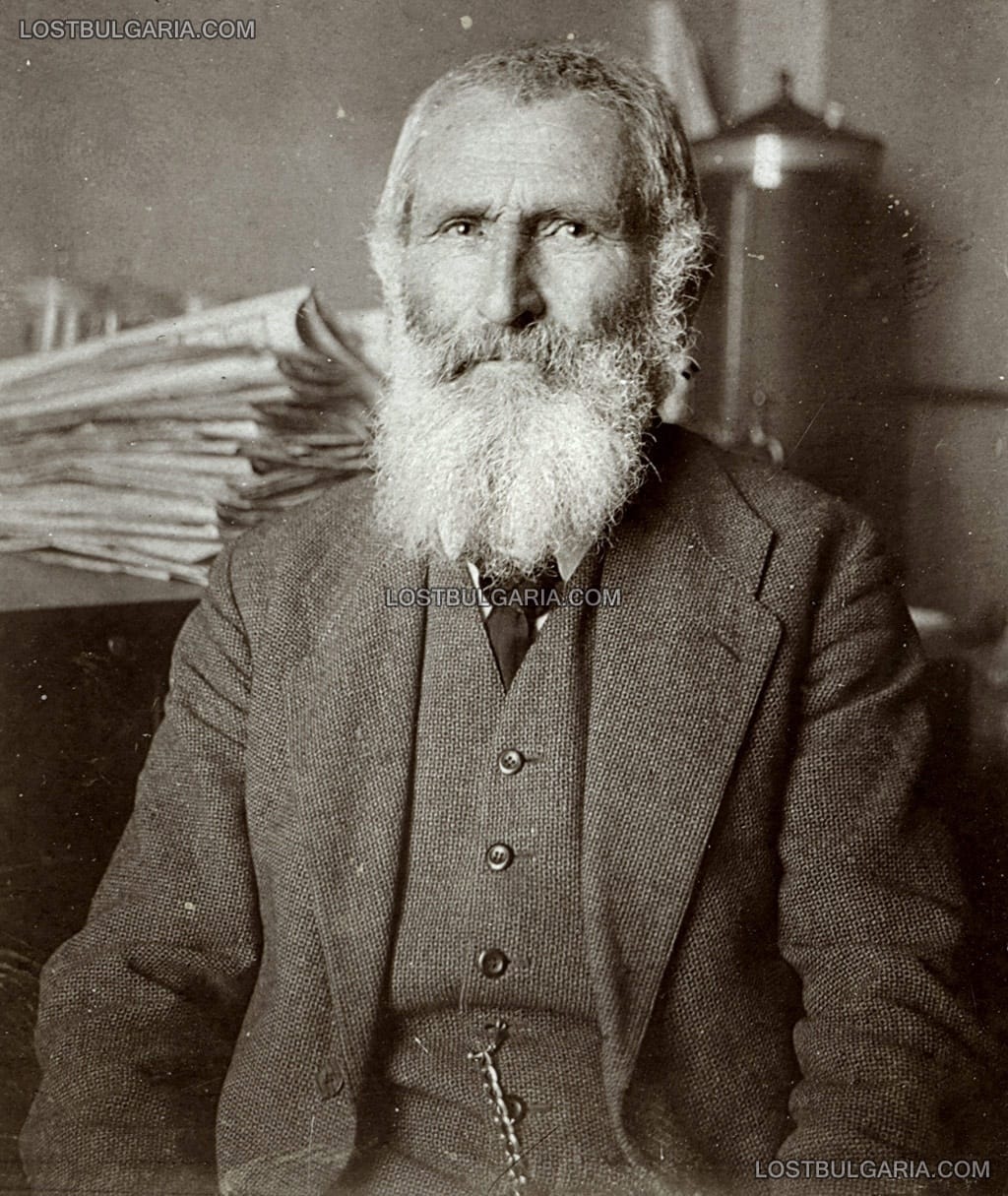 Преподавател, работник или служител в земеделското училище "Образцов чифлик", близо до Русе, 1909 г.
