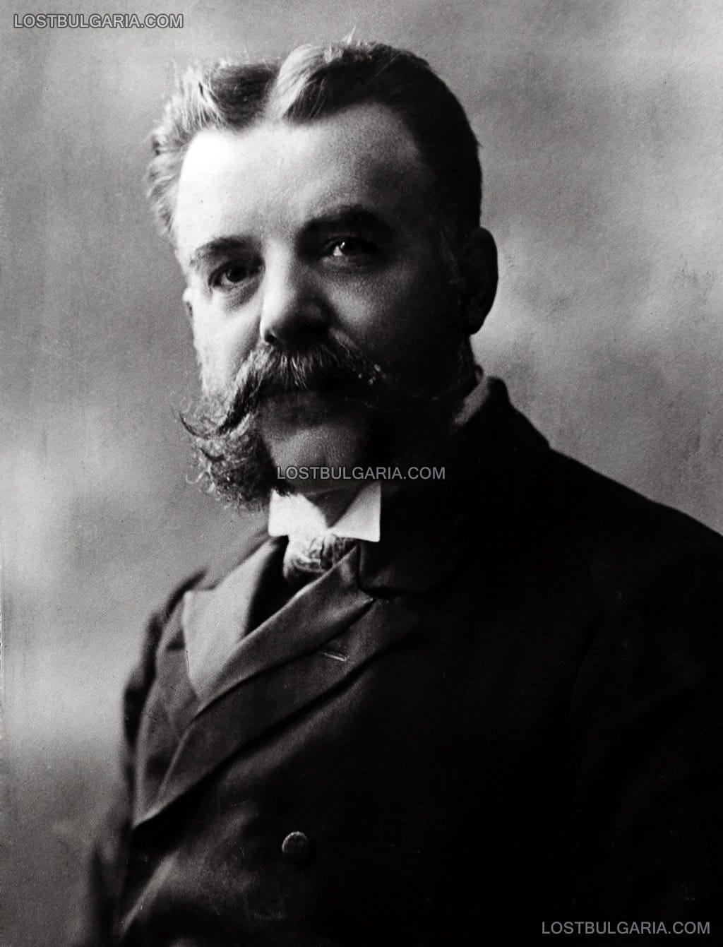 Теодор Теодоров (1859-1924) политик, два пъти министър-председател, министър на финансите, министър на външните работи, депутат, лидер на Народната партия, портрет заснет около 1912 г.