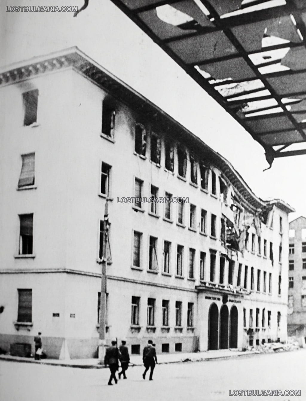 Разрушенията в София след бомбардировките на съюзническата авиация на 10 януари 1944 г.: Министерство на правосъдието на ул. "Славянска"