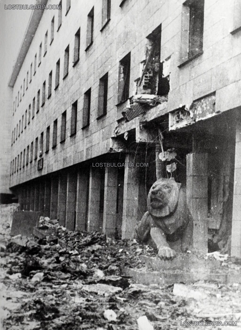 Разрушенията в София след бомбардировките на съюзническата авиация на 10 януари 1944 г.: Министерство на вътрешните работи на ул. "6-ти септември"