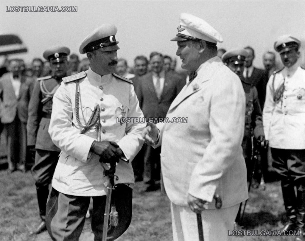 Н.В. Цар Борис III и генерал Херман Гьоринг (министър-председател на Прусия и върховен командир на Германските въздушни сили) на летище Божурище при посещението му в София, 1935 г.