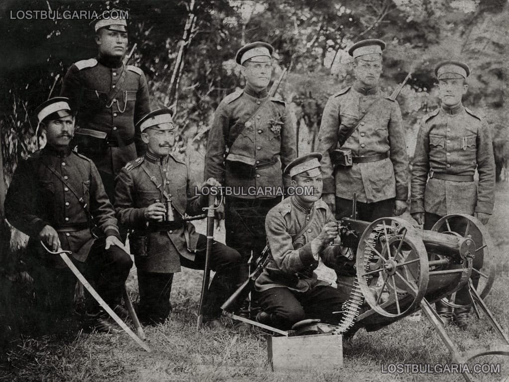 Войници и подофицери от 6-и пехотен Търновски полк от състава на Първа пехотна Софийска дивизия, с картечница Maxim MG08, София, 1910 г.