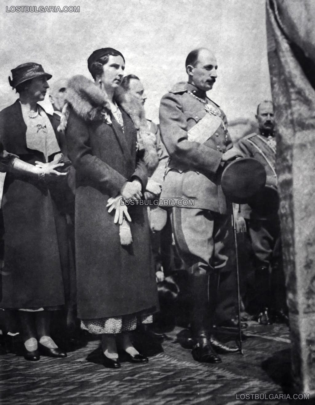 Н.В.Цар Борис III, Н.В.Царица Йоанна, Княз Кирил и министърът на войната ген. Александър Кисьов (вдясно) по време на службата за празника на войската и Ордена за храброст, София, Гергьовден - 6 май 1933 г.