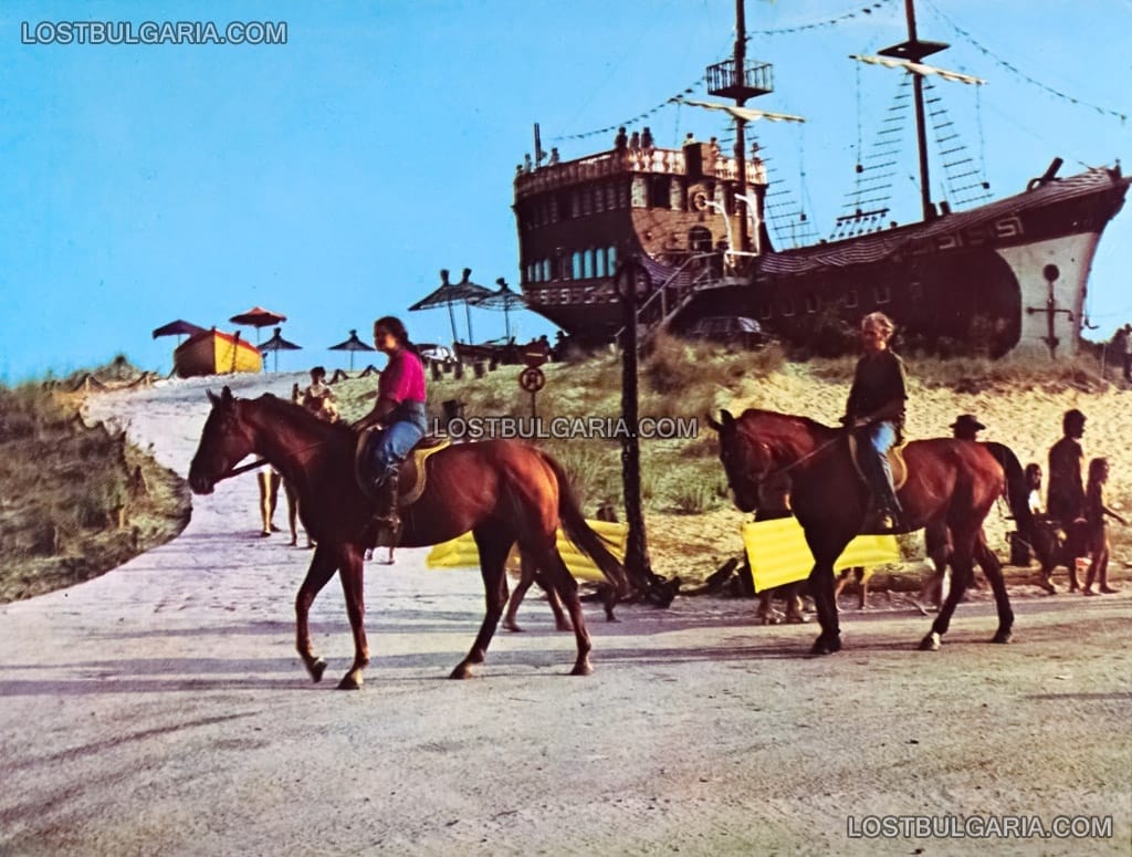 Слънчев бряг, туристическа атракция - разходка с коне, на заден план - ресторант "Фрегатата", 70-те години на ХХ век