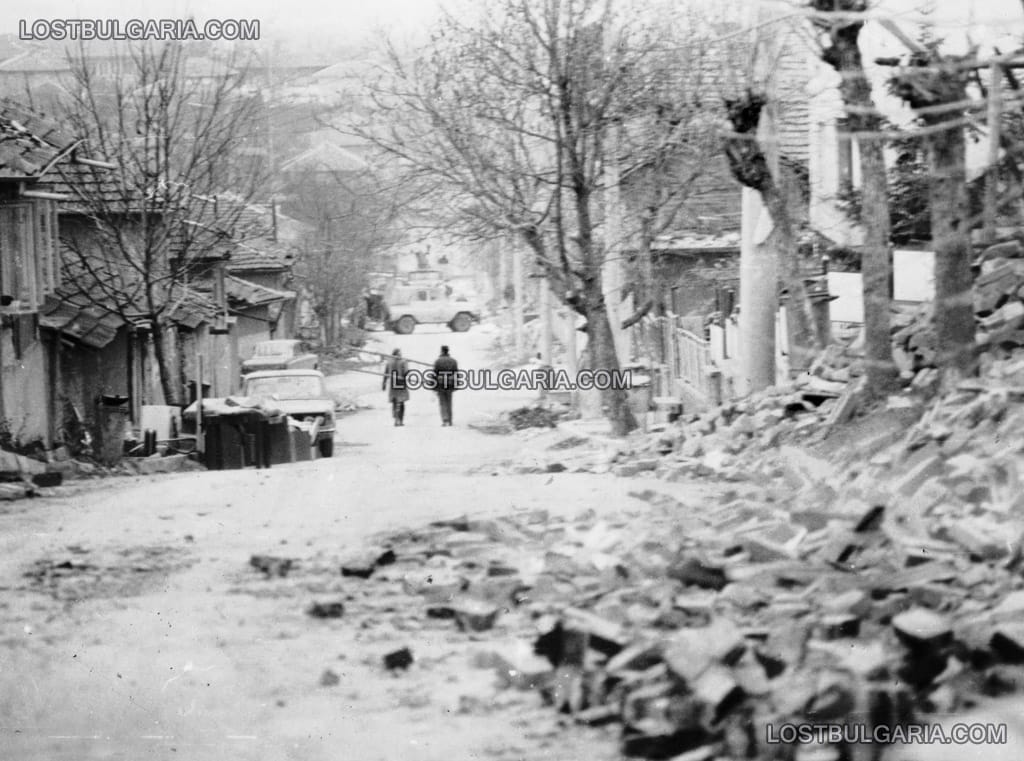 Стражица, улица в града след голямото земетресение, 1986 г.