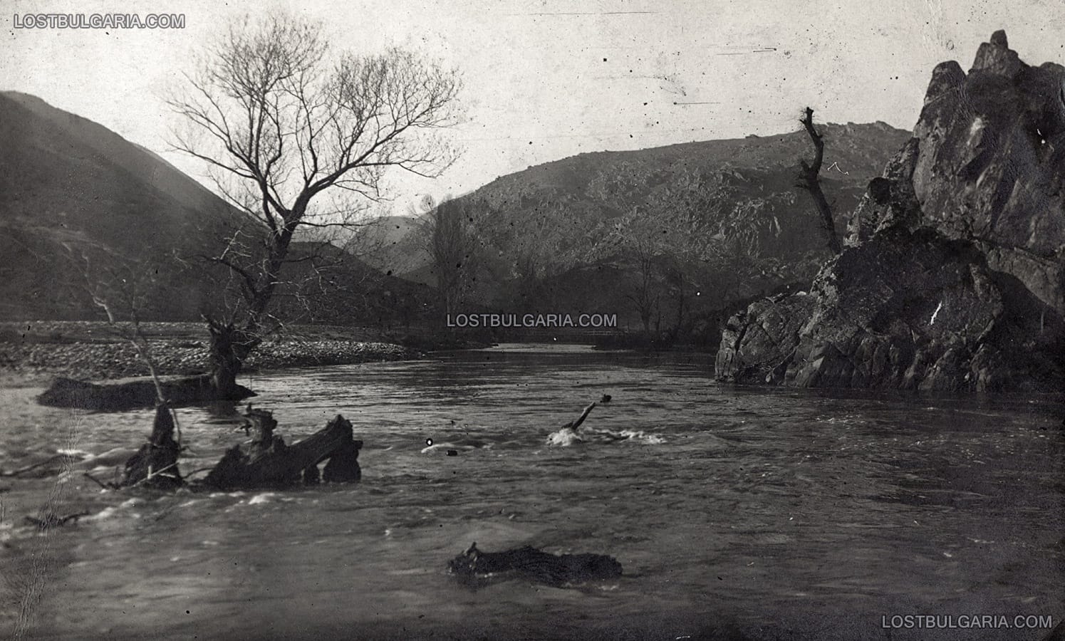 Фронтова снимка с надпис: "Изглед от Славната река Черна", юли 1918 г.