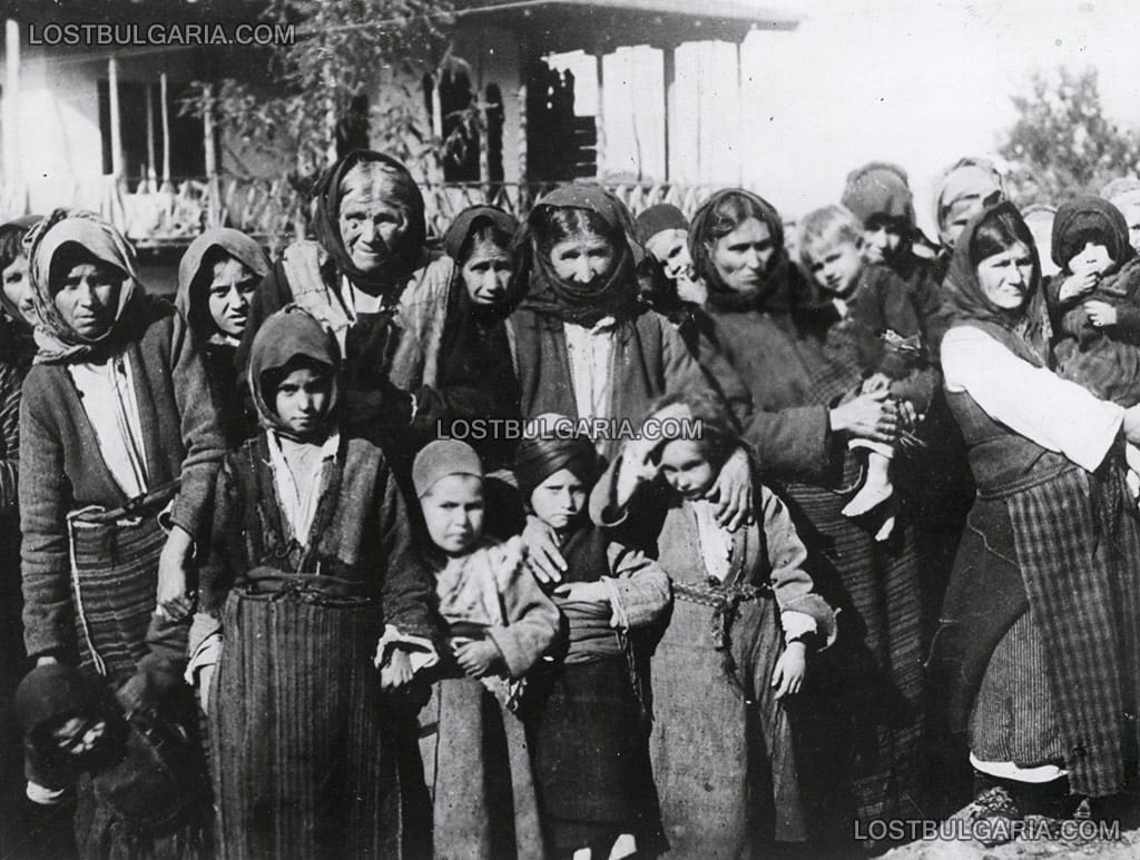 Бежанци, вероятно от смесени турско-български села, напуснати заради военни действия, вероятно 1912 или 1913 г., неизвестно къде