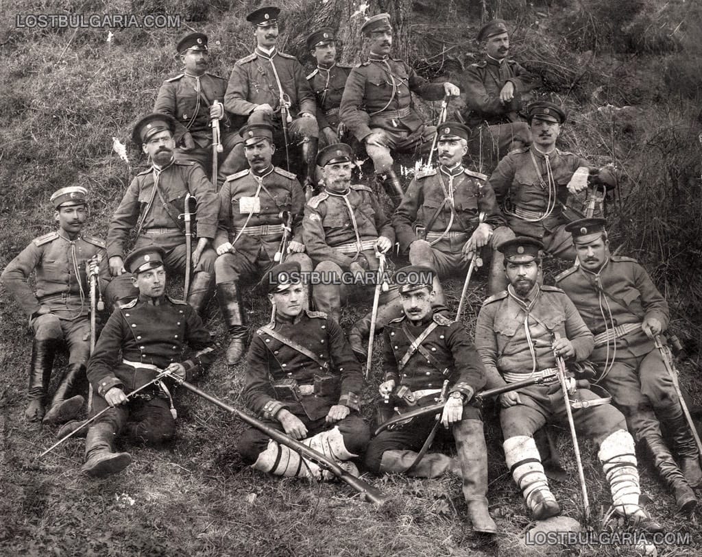 Група офицери (част от тях от 21 пехотен полк), заснети неизвестно къде, вероятно около 1912-13 г.