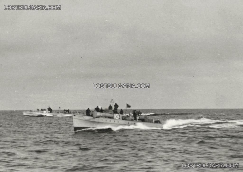 Български торпедни катери Люрсен (Lurssen Schnellboot) на ход в Черно море, 1943-44 г.