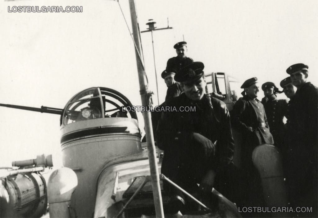 Част от 14-членния екипаж на торпеден катер тип Бритиш Пауър Боут от българския флот, 1943-44 г.