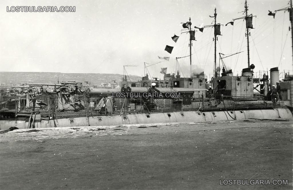 Миноносците “Дръзки”, “Смели”, “Храбри” и “Строги” на пристан, около 1943 г.