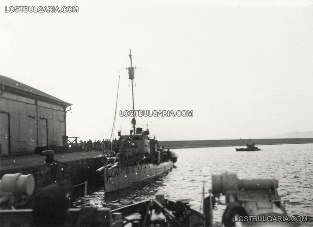 Миноносец тип "Дръзки" на пристан, около 1943 г.