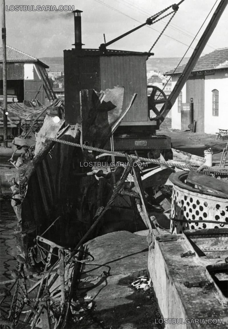 Щетите по корпуса на миноносеца "Дръзки", причинени от взрив на неправилно транспортиран каменарски барут на 15 октомври 1942 г. При инцидента корабът потъва до кея във Варна, а 7 души от екипажа загиват