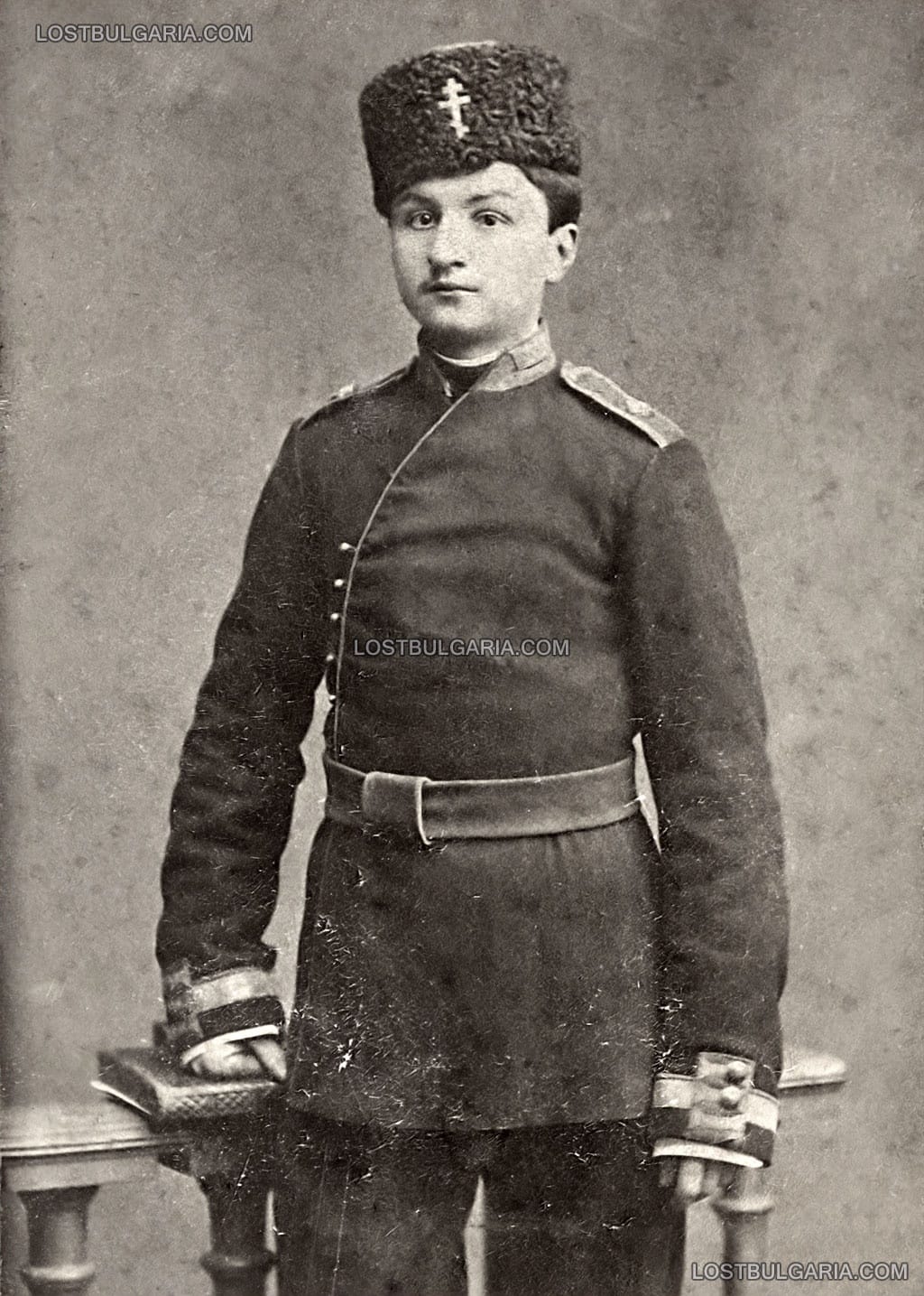 Генерал Панталей Киселов, участник в Сръбско-Българската, Балканските и Първата световна войни, фотографиран в униформа на юнкер, вероятно около 1883-84 г.