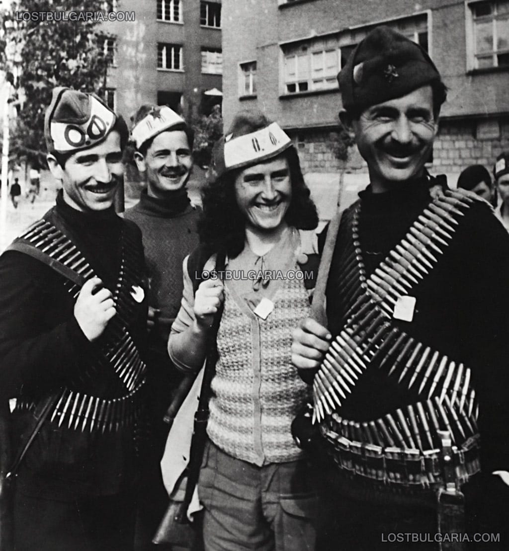 Патрул на Отечествения фронт след деветосептемврийския преврат на улица "Московска" в София, септември 1944 г.