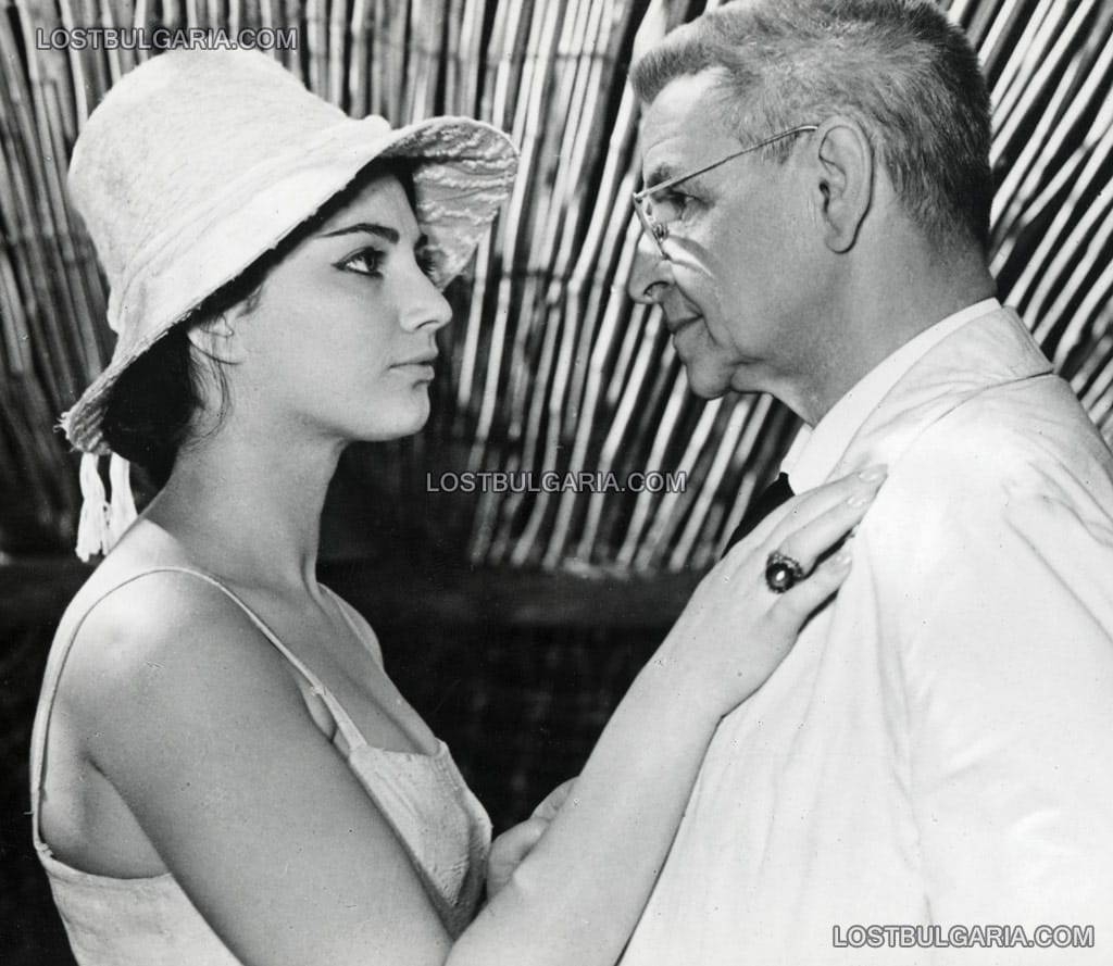 Невена Коканова в ролята на Ирина и Волфганг Лангхоф в ролята на фон Гайер в сцена от филма "Тютюн", 1961 г.