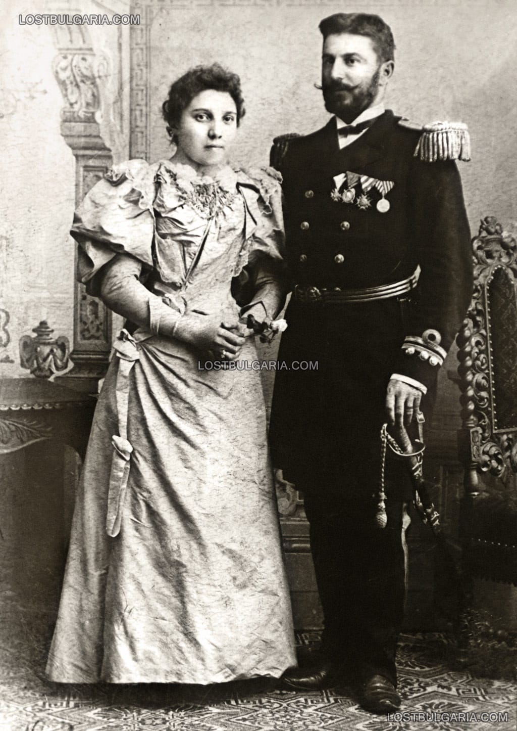 Мичман I разряд от Дунавската флота Станчо Димитриев с годеницата си Невянка, Русе 1895 г.