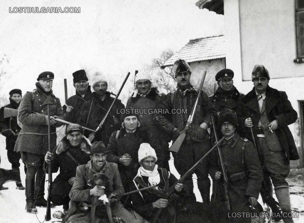 Ловна дружина пред мелницата в с. Новачене, 9 януари 1941 г.