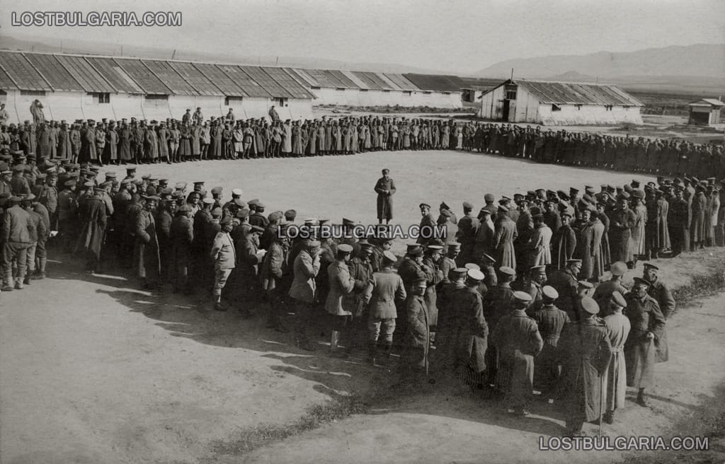 "Проверка" - български офицери в пленническия лагер Шамли край Солун, 1919 г.