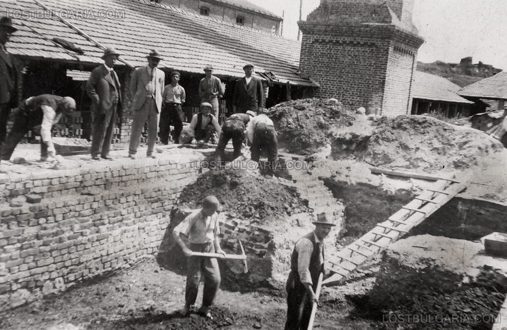 Производство в тухларна фабрика "Златен лъв" (в днешния Южен парк в София), 30-те години на ХХ век