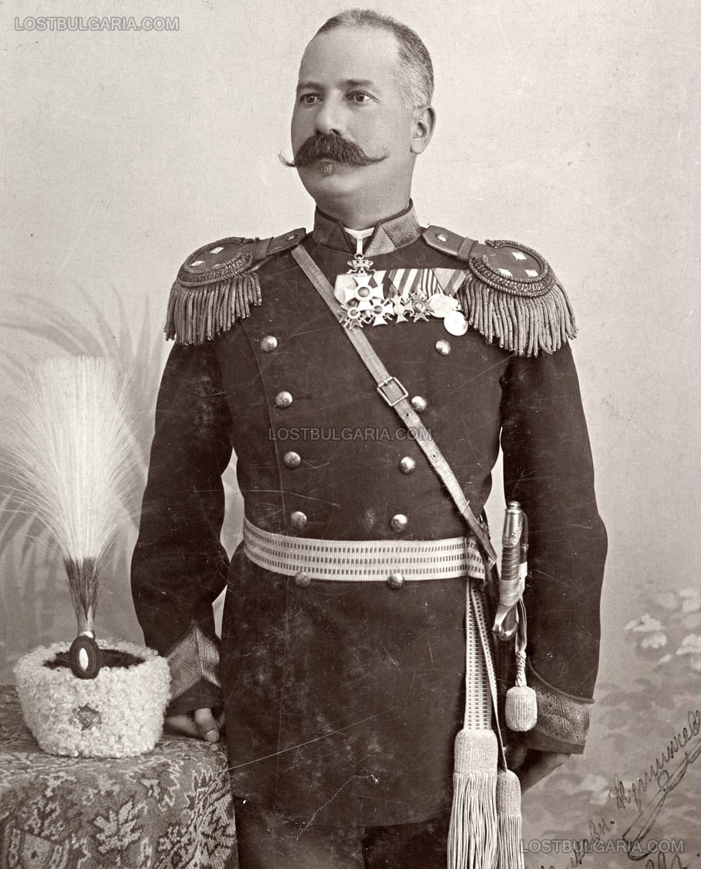 Портрет на Васил Кутинчев малко след производството му в чин полковник по време на службата му като щабен офицер в Сливен, 6 февруари 1899 г.