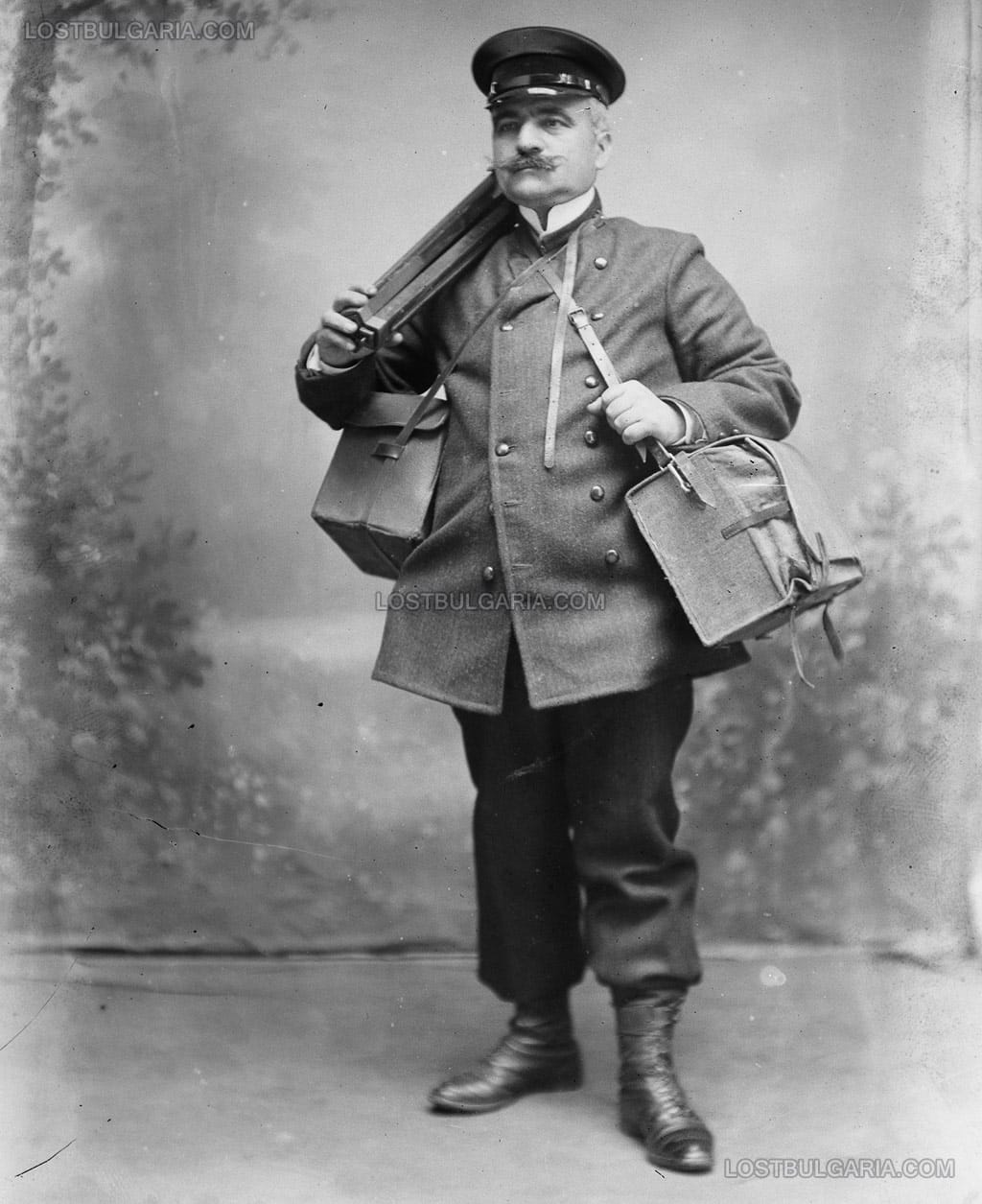 Георг Волц (Georg Woltz), автопортрет в екипировка на военен фотограф от свитата на Цар Фердинанд, около 1912 г.