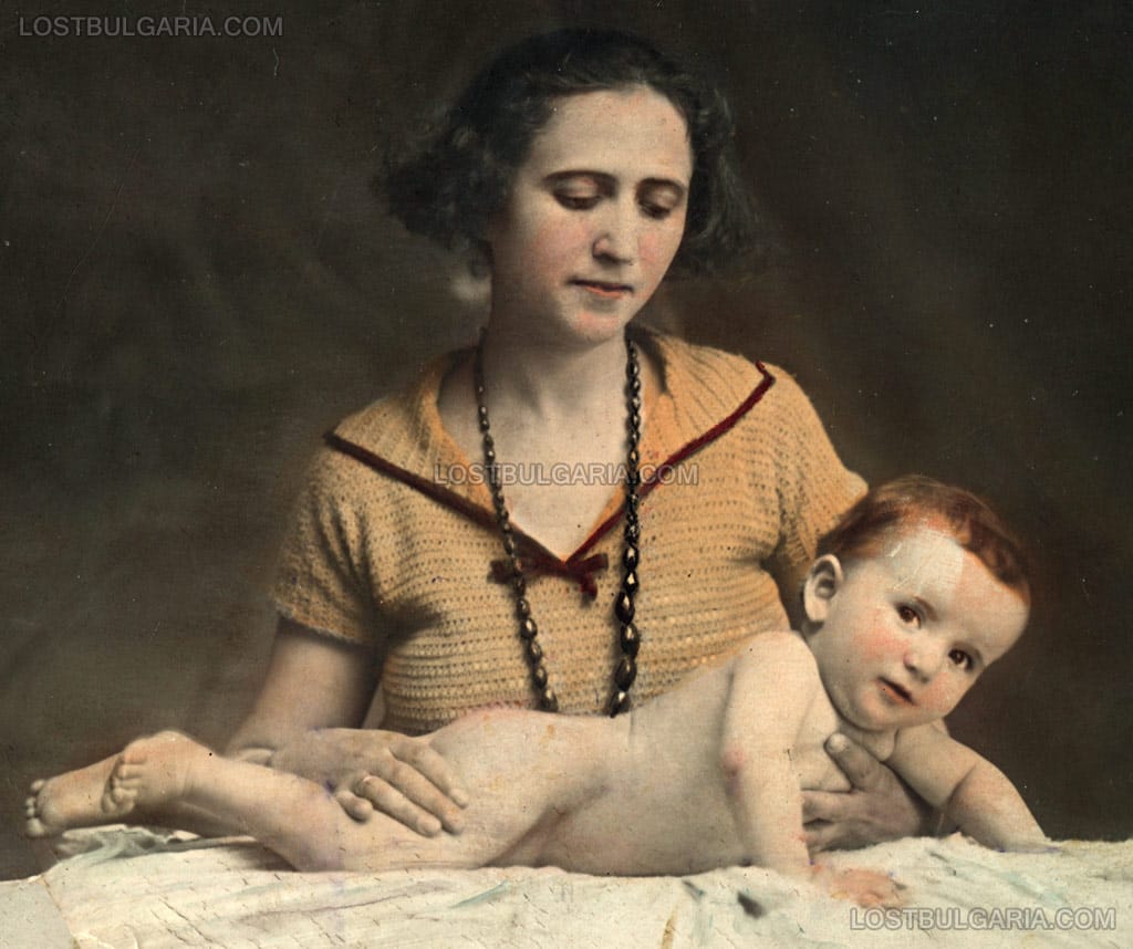 Оцветена фотография на еврейско семейство от Пловдив - София Паси с дъщеря си Дейзи, Пловдив 1924 г.