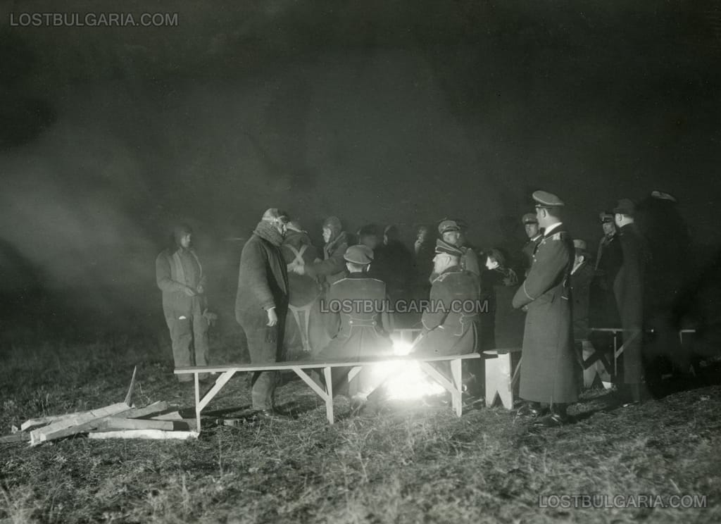 Подготовка на летци и наблюдатели за нощни полети, неизвестно къде, средата на 30-те години на ХХ век