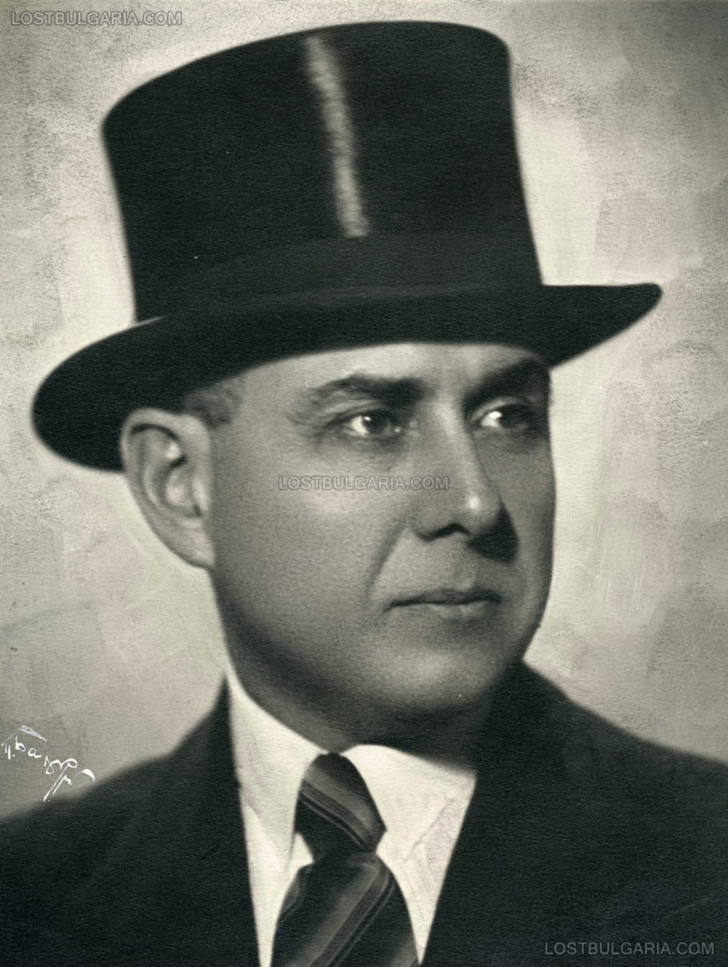 Михаил Йовов (1886-1951), генерал, началник на щаб на армията (1934), министър на народното просвещене (1935-1936), министър на железниците, пощите и телеграфите (1936-1938), депутат в XXV-то обикновено събрание, фотография от 30-те години на ХХ век