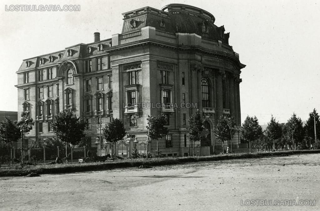 Сградата на Ректората на Софийския университет, 30-те години на ХХ век
