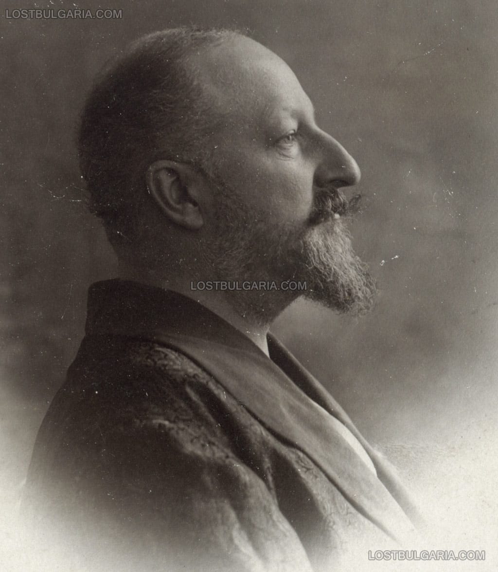 Рядък, неофициален портрет на Цар Фердинанд, заснет в домашна обстановка около 1908 г.