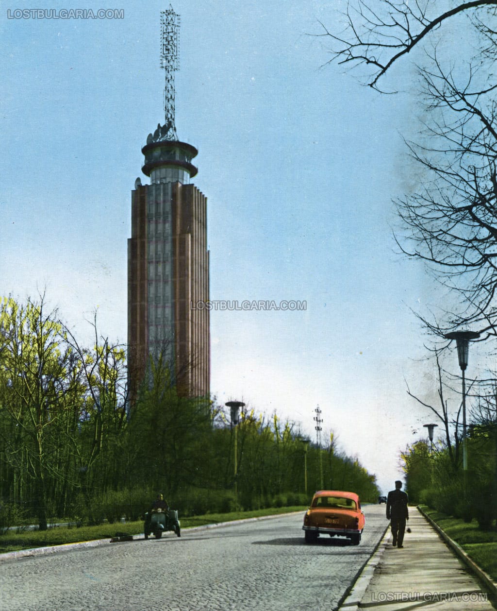 София, телевизионната кула на "алея Яворов" (днес бул. Пейо Яворов), началото на 60-те години на ХХ век