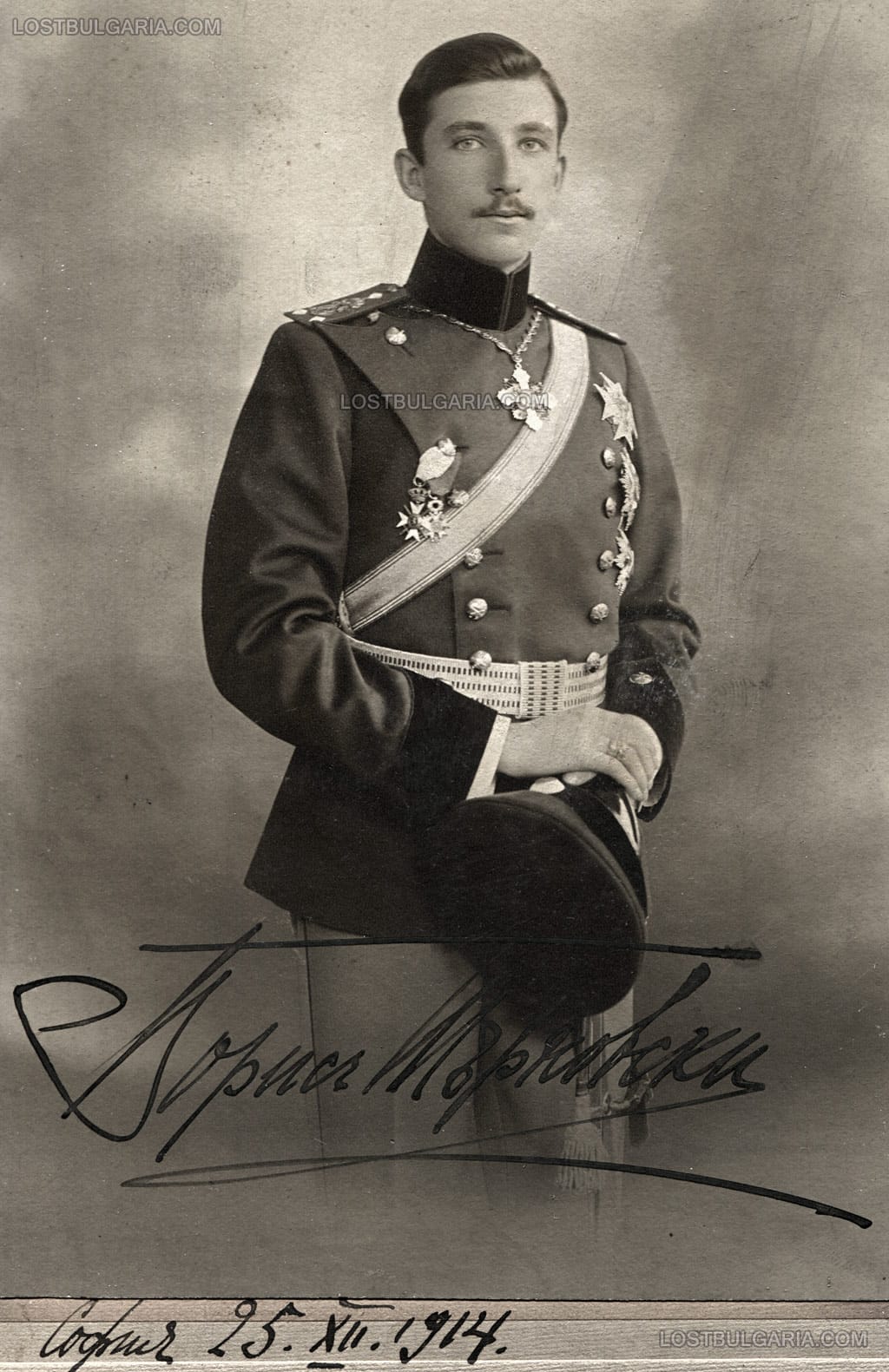 Студиен портрет на Княз Борис Търновски с автограф и дата 25 декември 1914 г., София